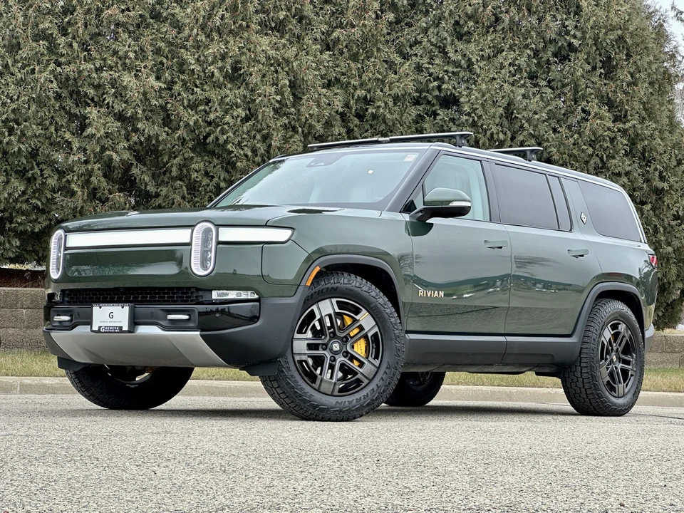 2023 Rivian R1S - Image 2 of 31