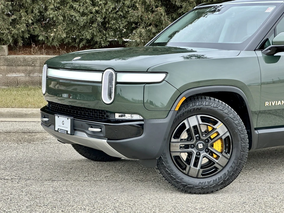 2023 Rivian R1S - Image 20 of 31