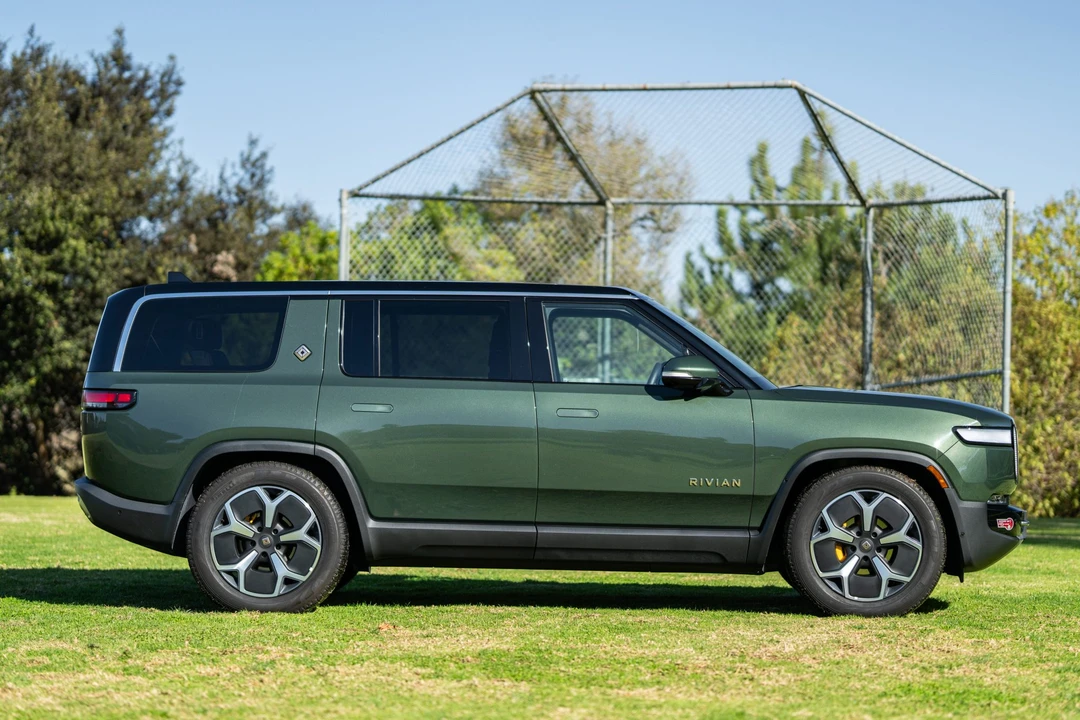 2023 Rivian R1S - Image 5 of 31