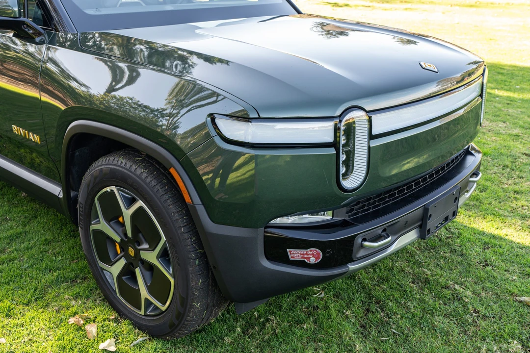 2023 Rivian R1S - Image 10 of 31