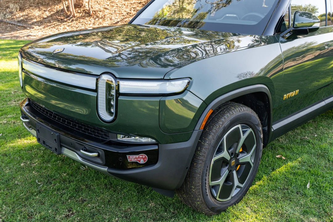 2023 Rivian R1S - Image 11 of 31