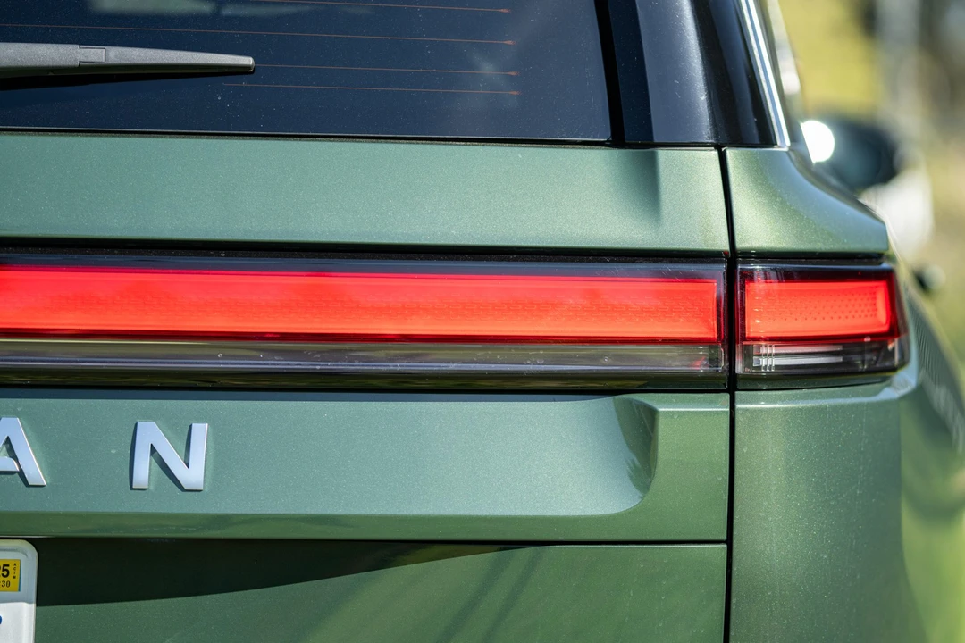 2023 Rivian R1S - Image 17 of 31