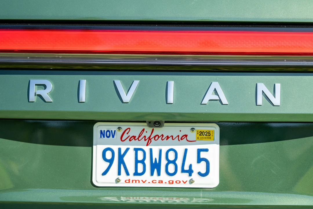 2023 Rivian R1S - Image 30 of 31