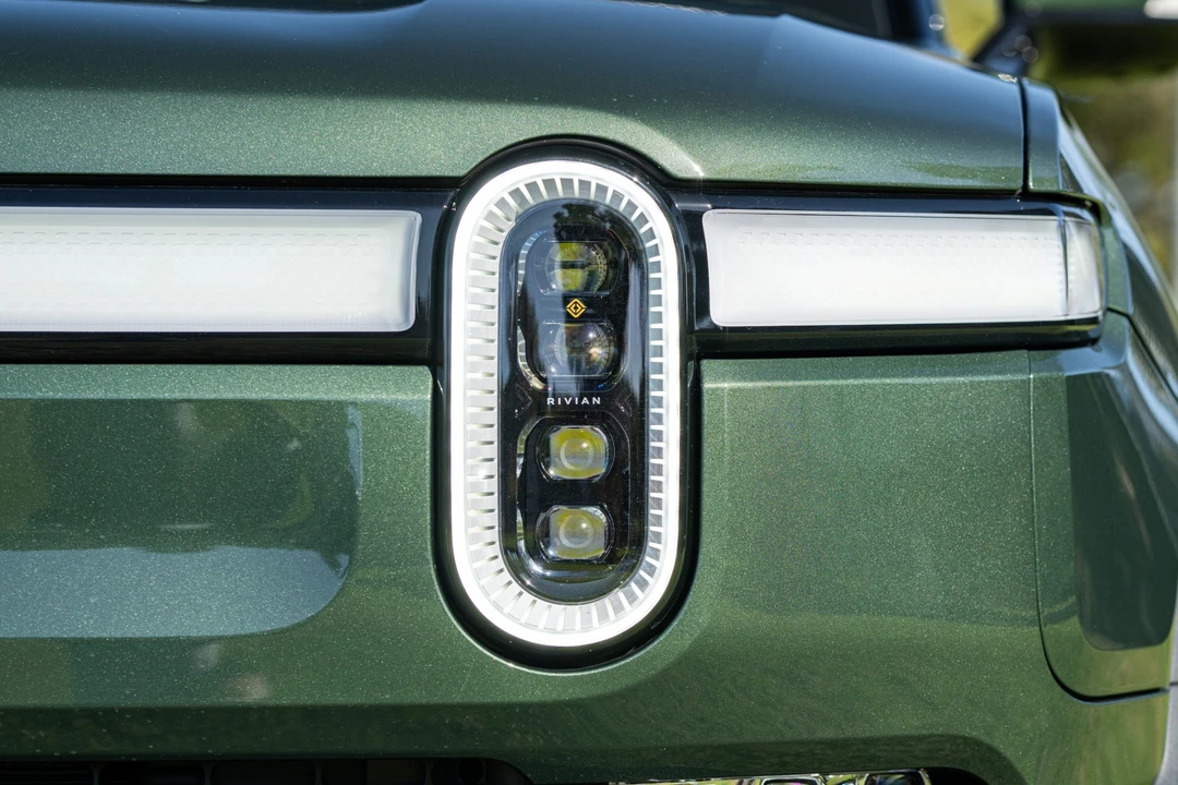 2023 Rivian R1S - Image 13 of 31