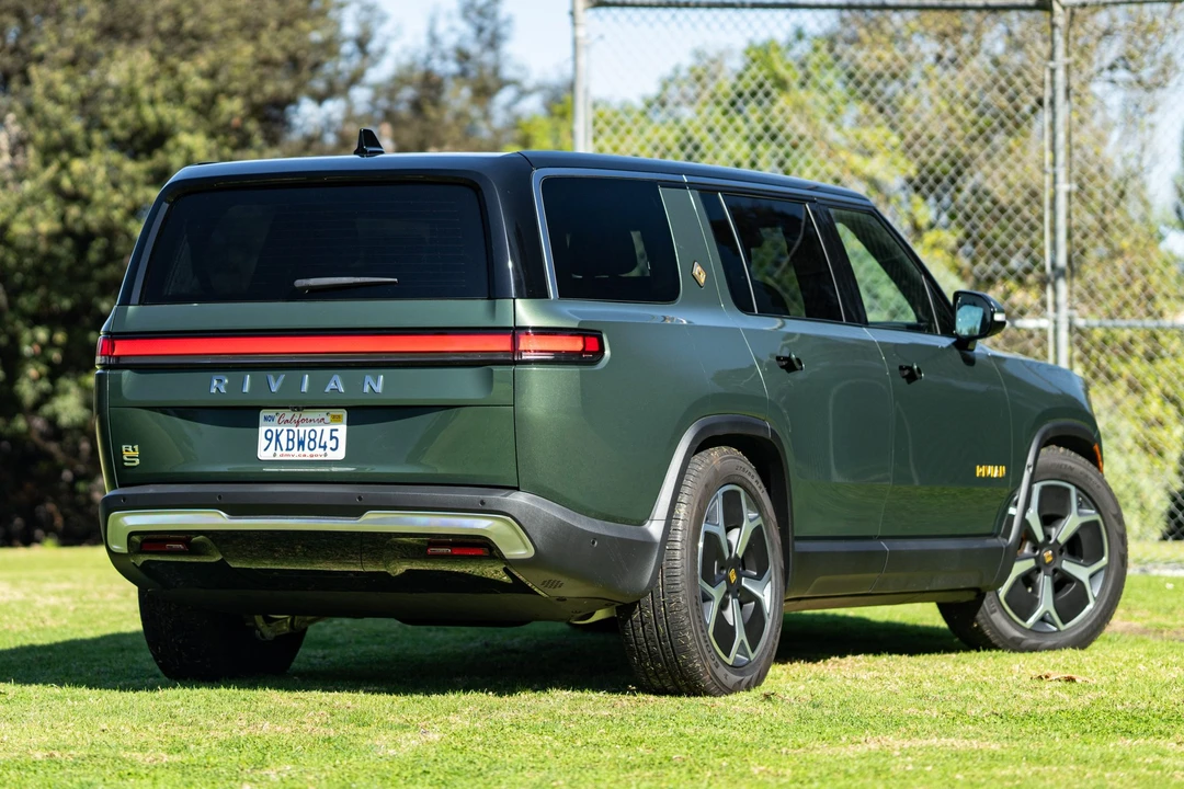 2023 Rivian R1S - Image 6 of 31