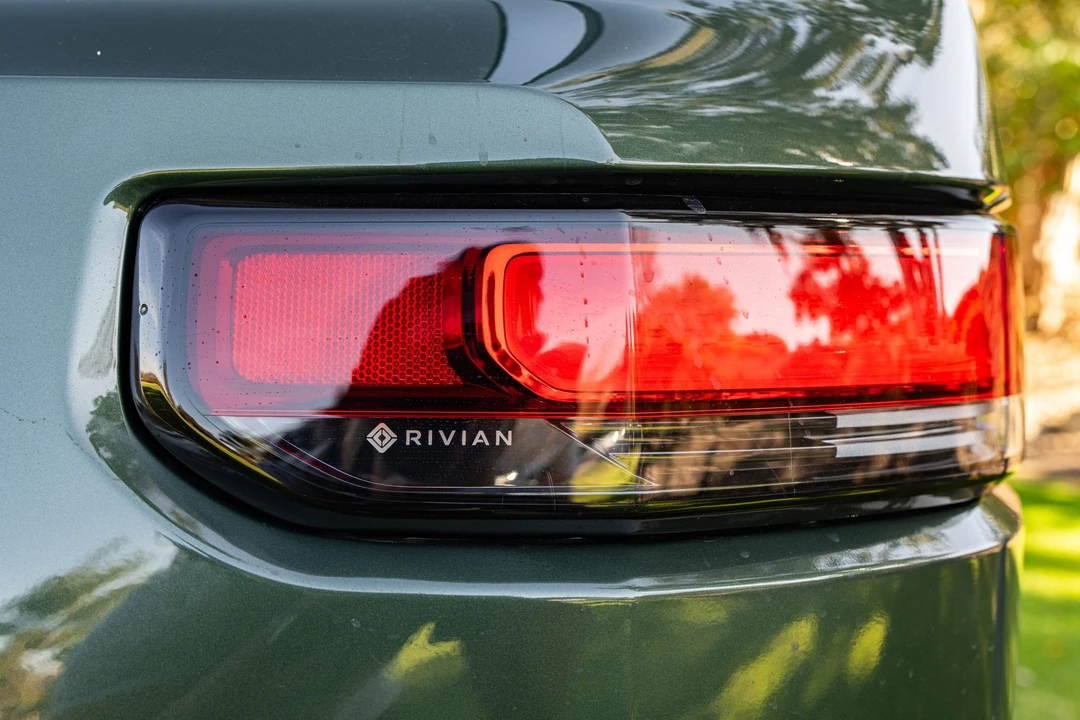 2023 Rivian R1S - Image 19 of 31