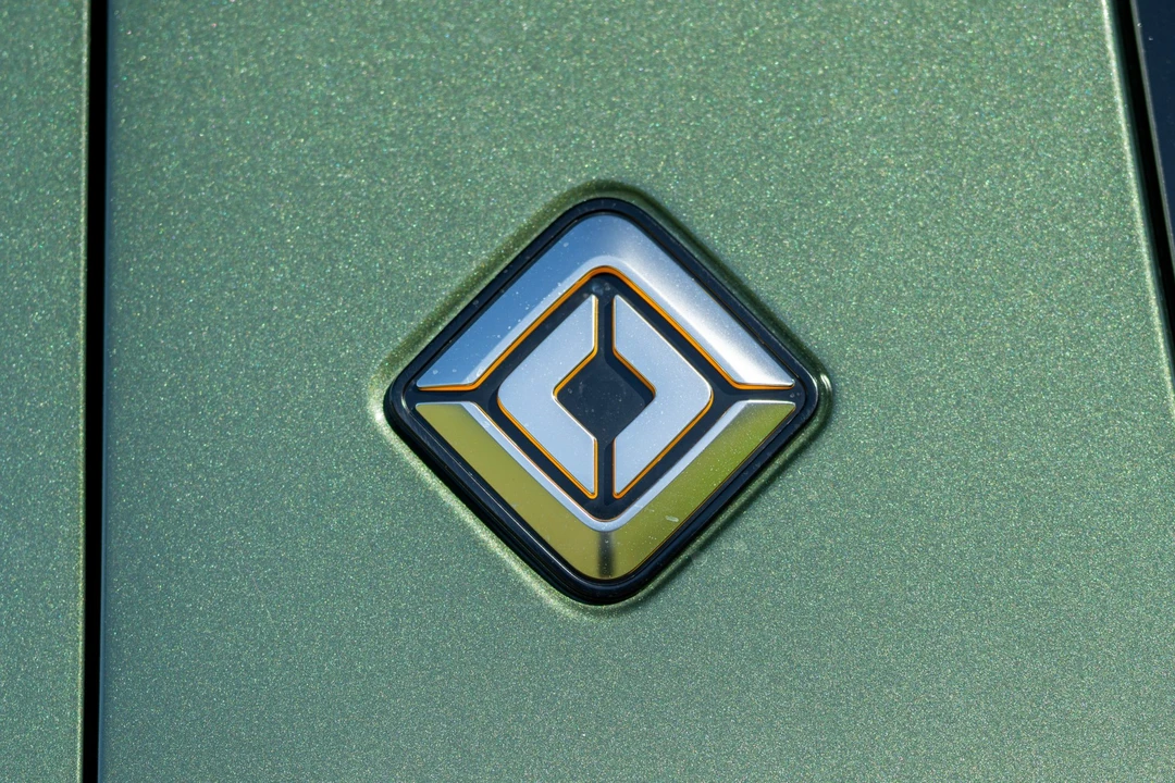 2023 Rivian R1S - Image 28 of 31