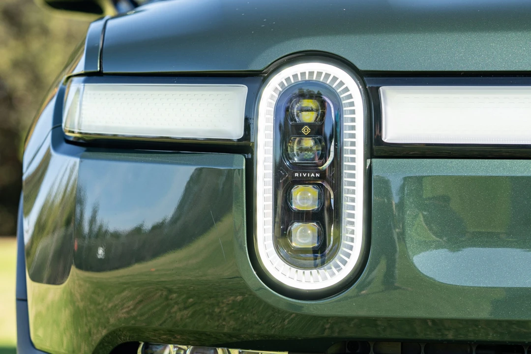 2023 Rivian R1S - Image 12 of 31