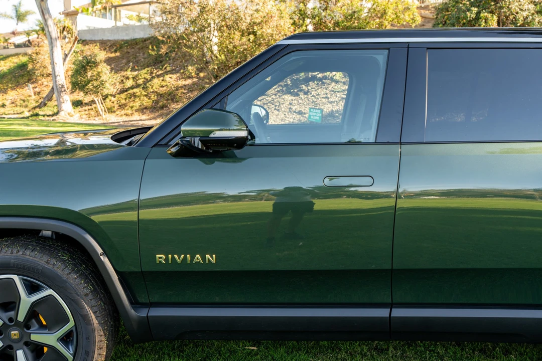 2023 Rivian R1S - Image 21 of 31