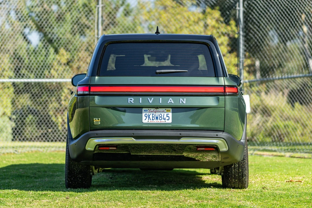 2023 Rivian R1S - Image 7 of 31