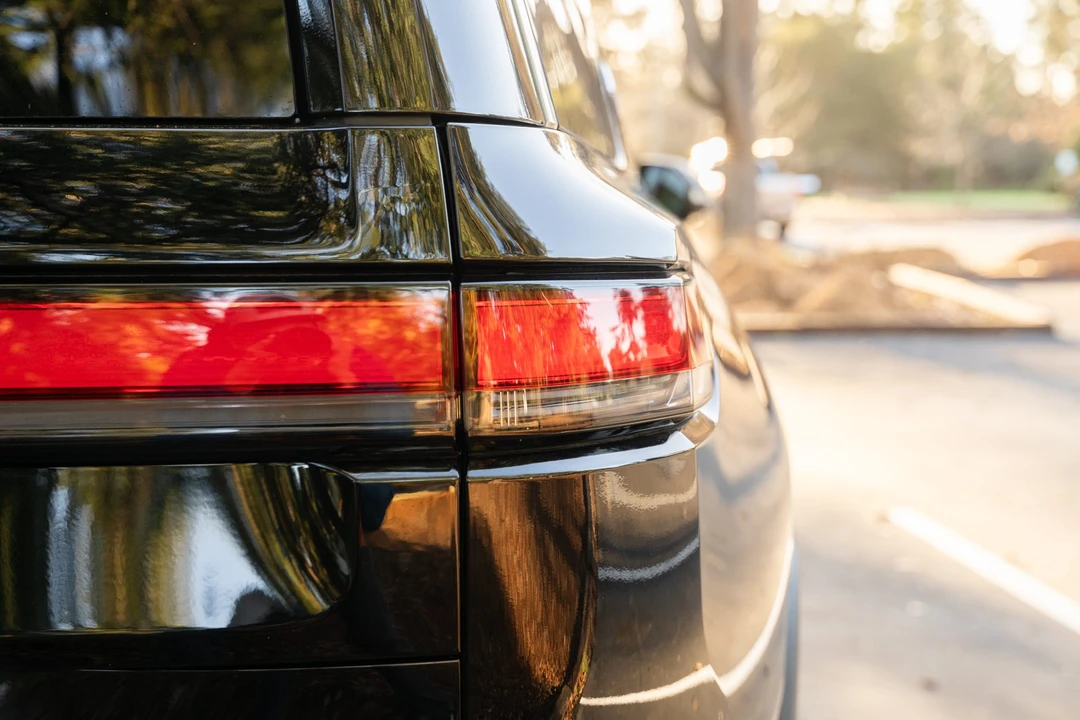 2023 Rivian R1S - Image 31 of 31
