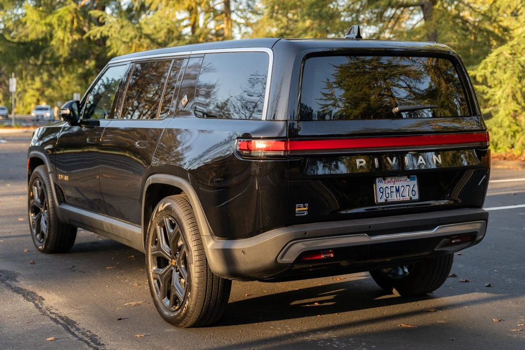 2023 Rivian R1S - Image 5 of 31