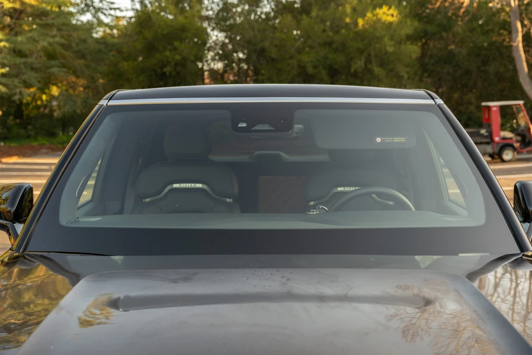 2023 Rivian R1S - Image 10 of 31
