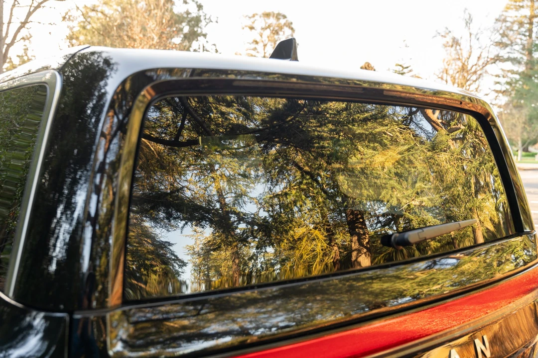 2023 Rivian R1S - Image 26 of 31