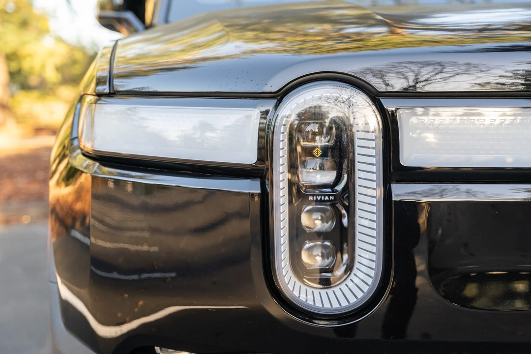 2023 Rivian R1S - Image 13 of 31