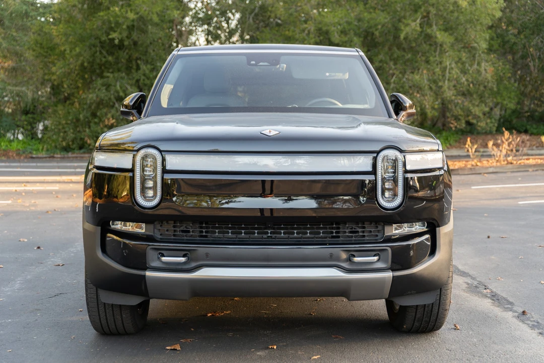 2023 Rivian R1S - Image 9 of 31