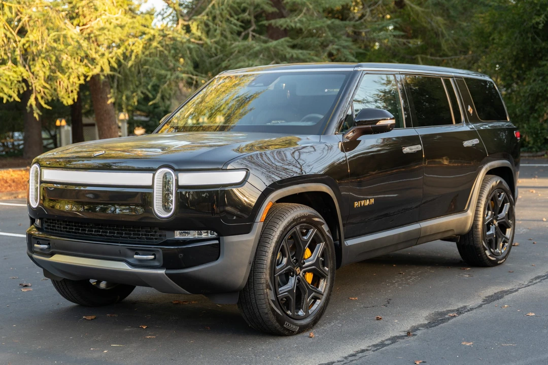 2023 Rivian R1S - Image 3 of 31