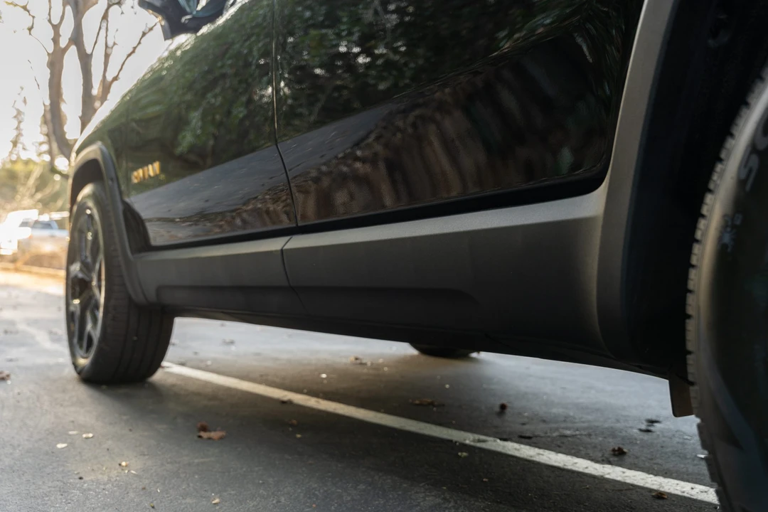 2023 Rivian R1S - Image 25 of 31