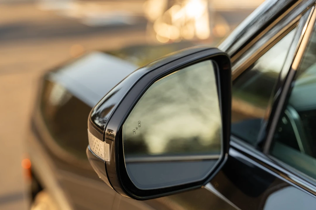 2023 Rivian R1S - Image 24 of 31