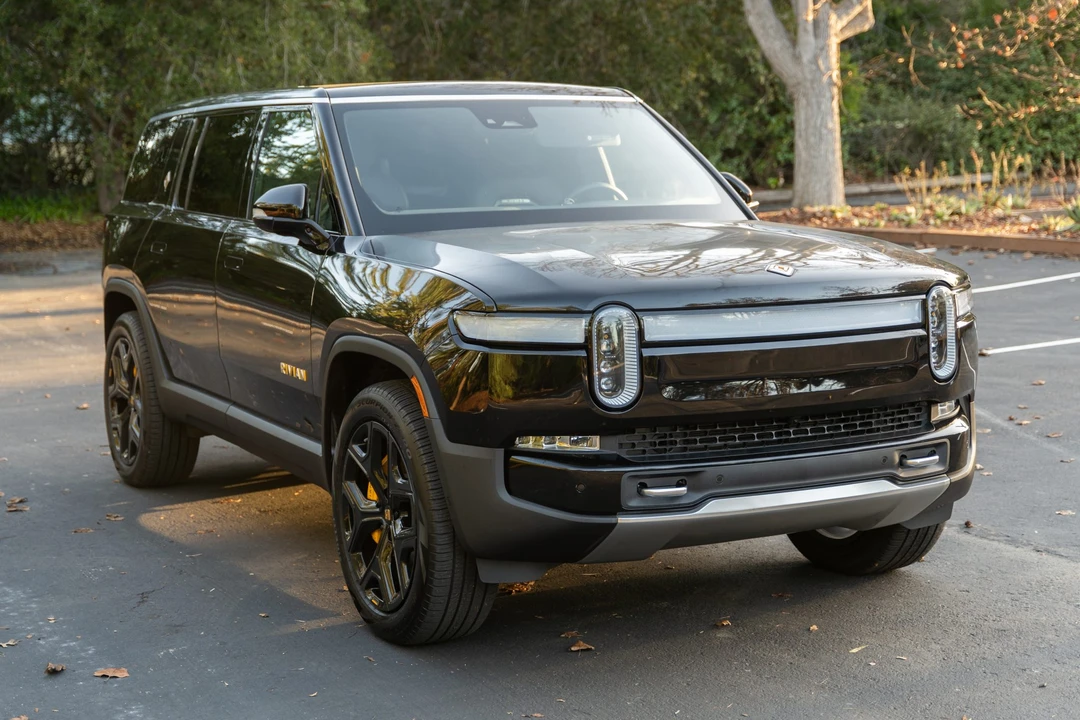 2023 Rivian R1S - Image 8 of 31