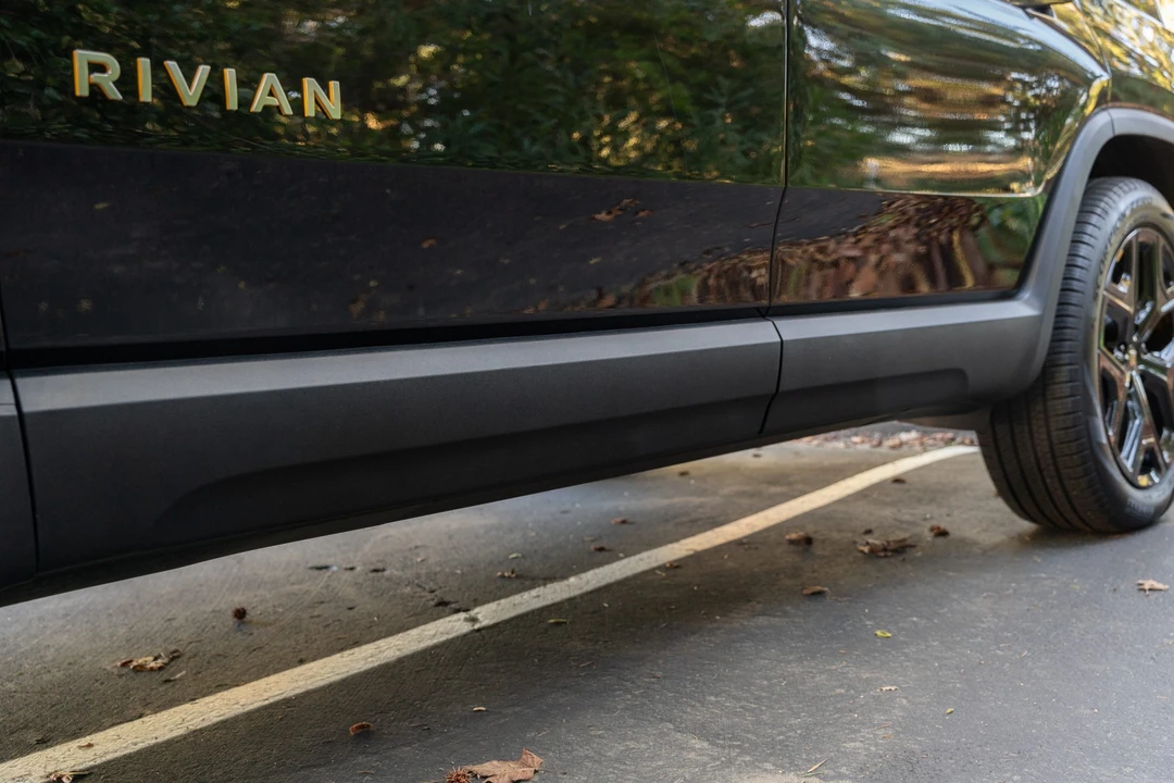 2023 Rivian R1S - Image 23 of 31