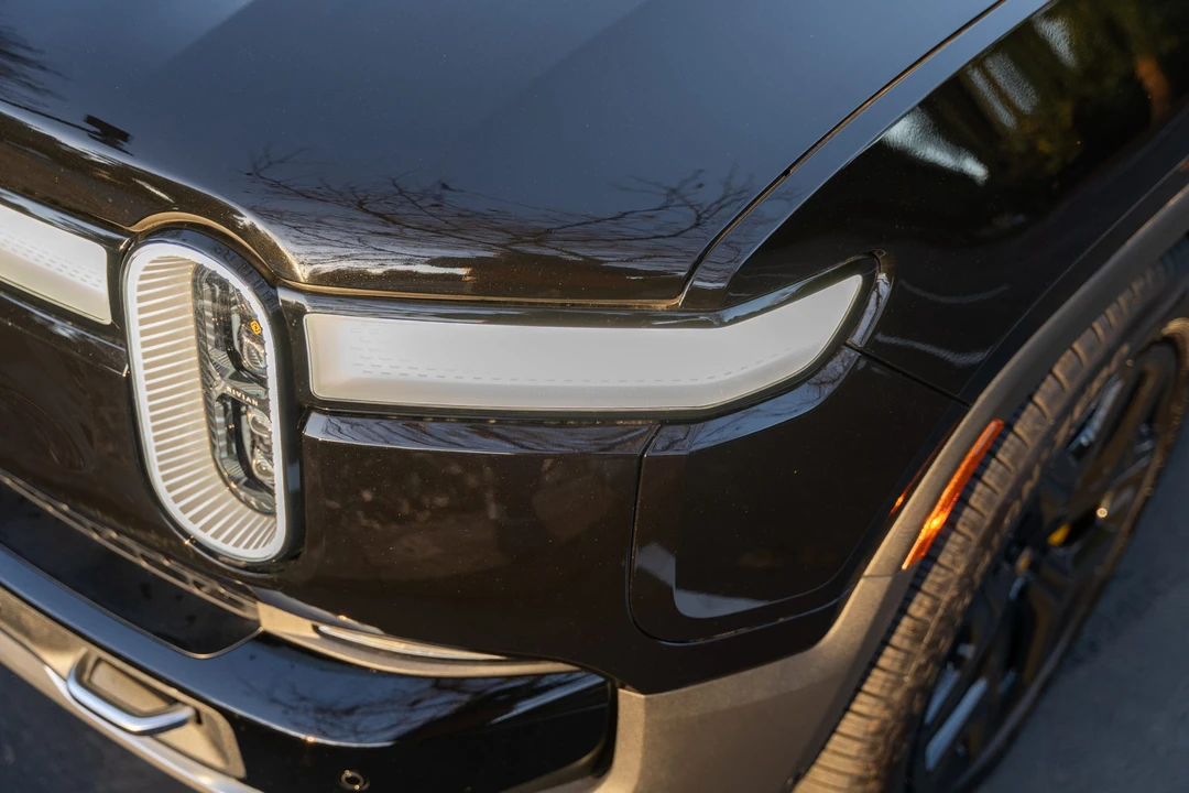 2023 Rivian R1S - Image 17 of 31