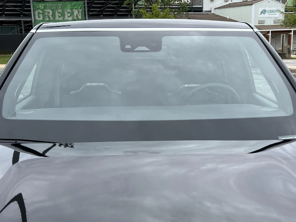 2023 Rivian R1S - Image 9 of 31