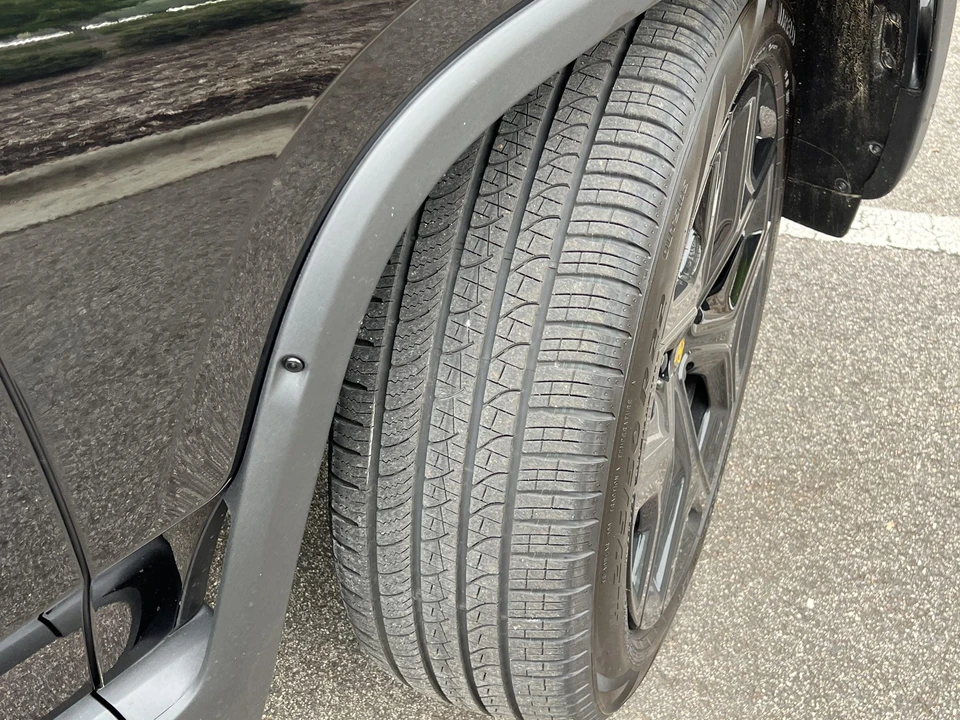 2023 Rivian R1S - Image 31 of 31