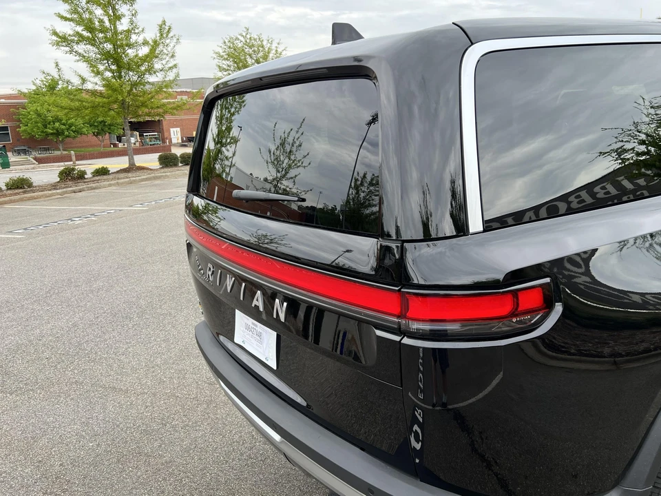 2023 Rivian R1S - Image 24 of 31
