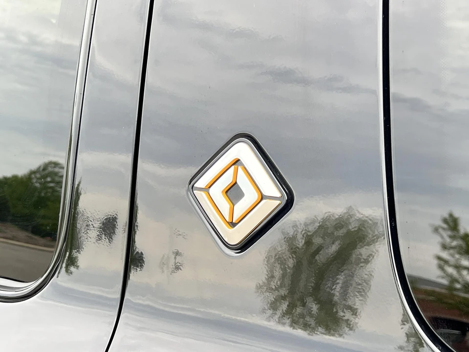 2023 Rivian R1S - Image 22 of 31