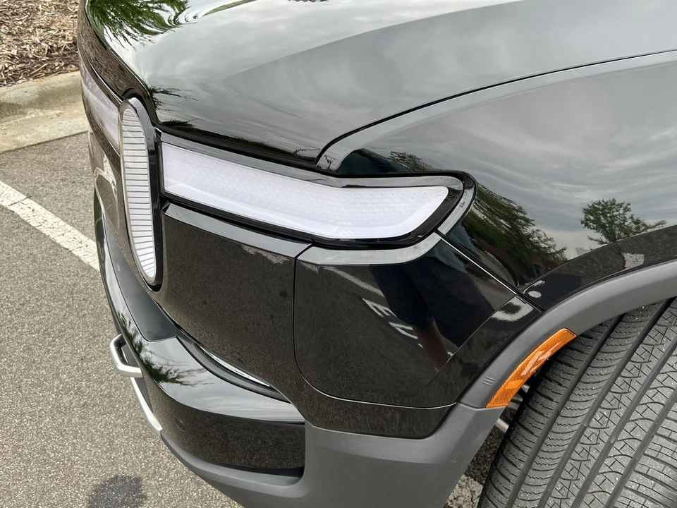 2023 Rivian R1S - Image 17 of 31