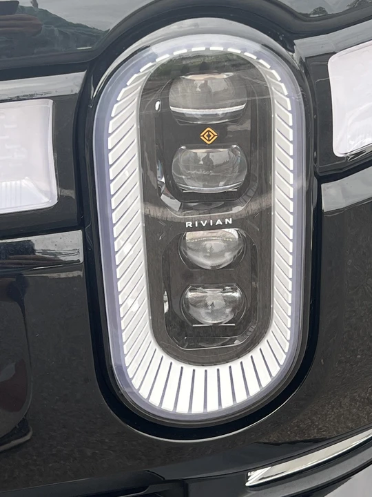 2023 Rivian R1S - Image 13 of 31
