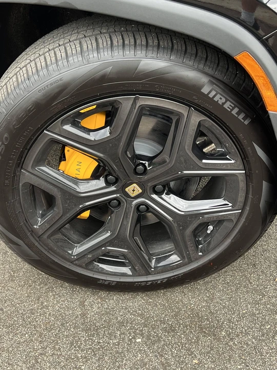 2023 Rivian R1S - Image 27 of 31