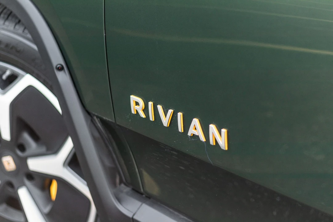 2023 Rivian R1S - Image 29 of 31