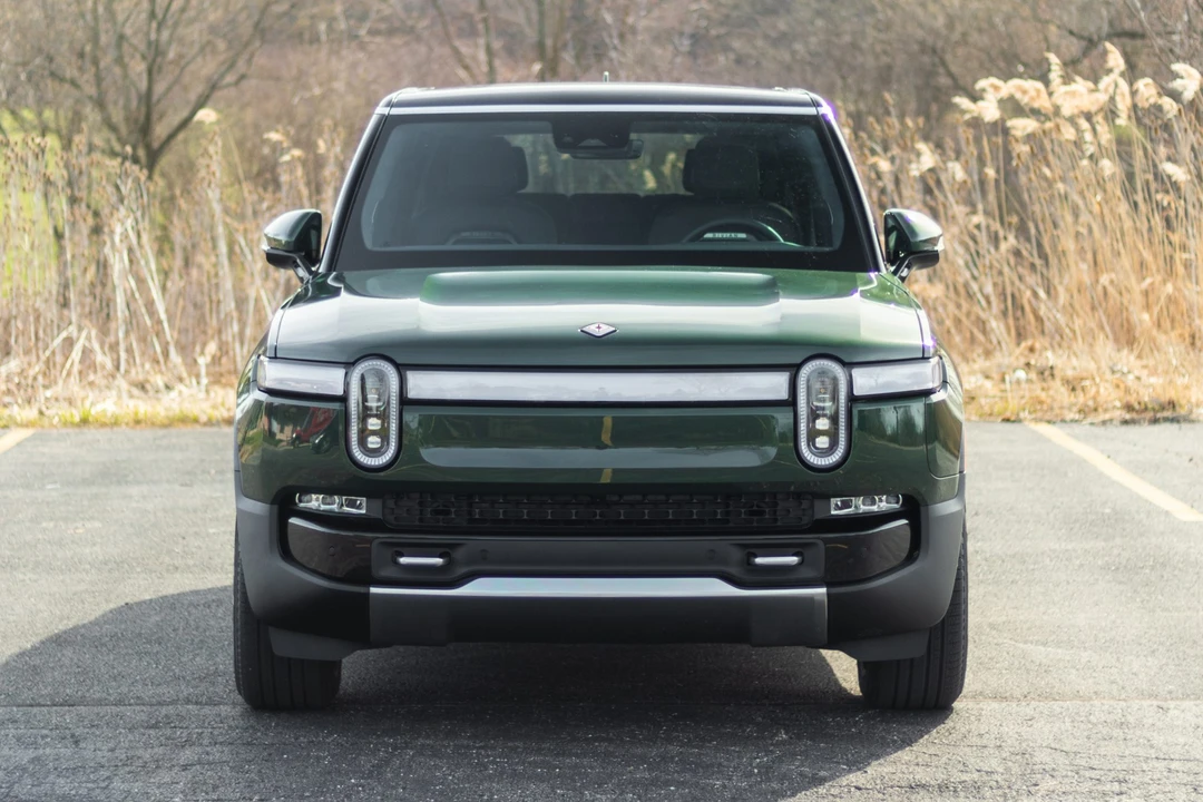 2023 Rivian R1S - Image 9 of 31