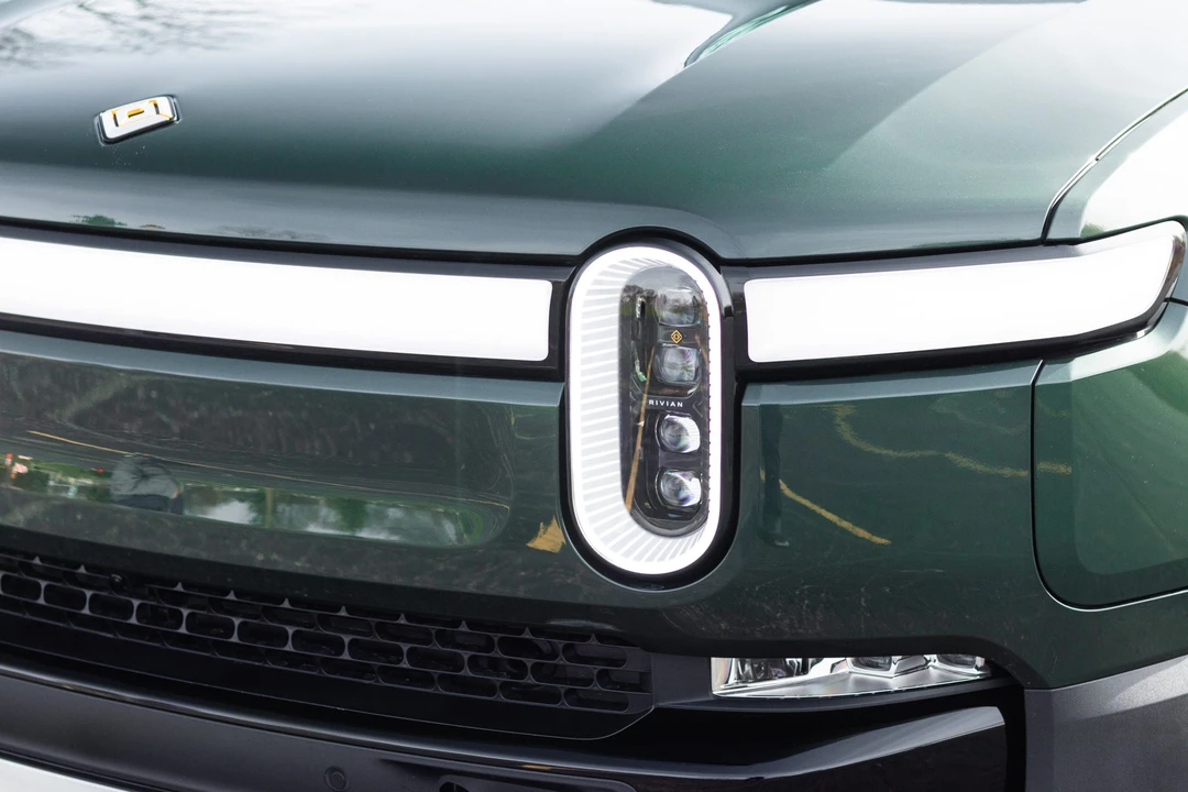 2023 Rivian R1S - Image 16 of 31