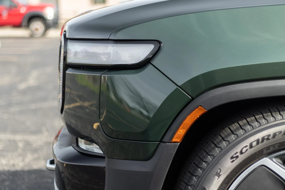 2023 Rivian R1S - Image 20 of 31