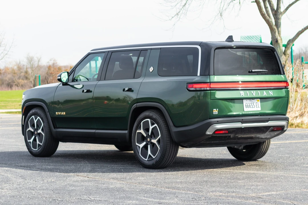 2023 Rivian R1S - Image 7 of 31