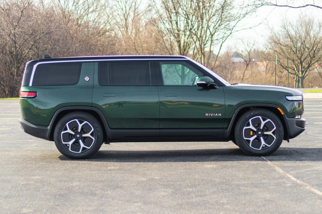2023 Rivian R1S - Image 3 of 31