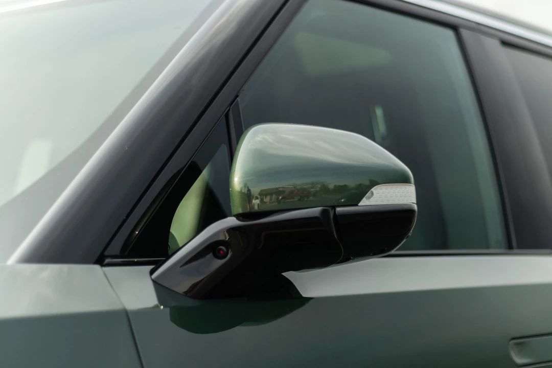 2023 Rivian R1S - Image 25 of 31