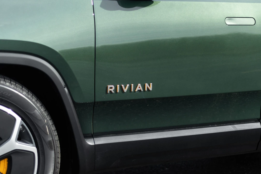 2023 Rivian R1S - Image 28 of 31