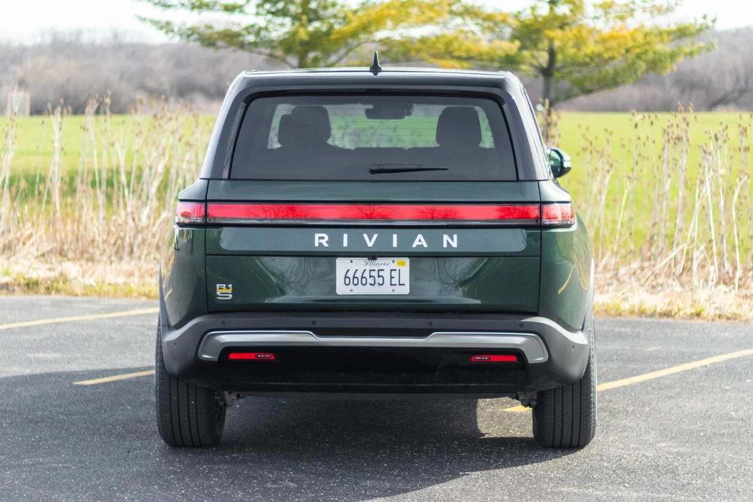 2023 Rivian R1S - Image 5 of 31