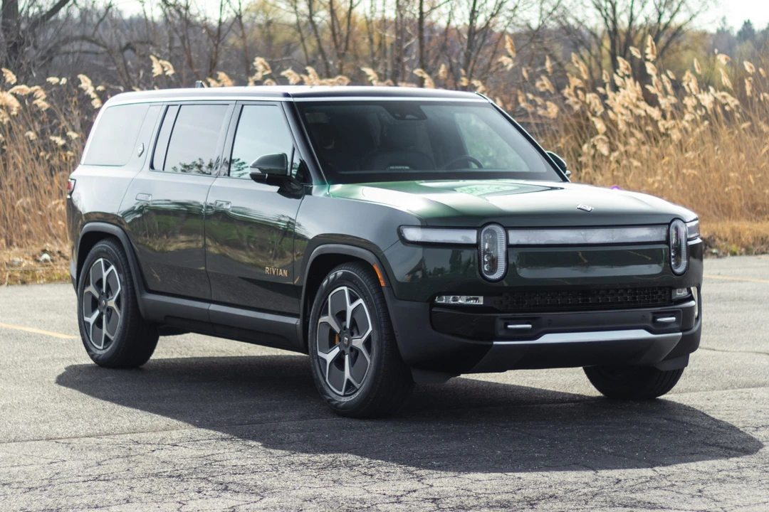 2023 Rivian R1S - Image 2 of 31