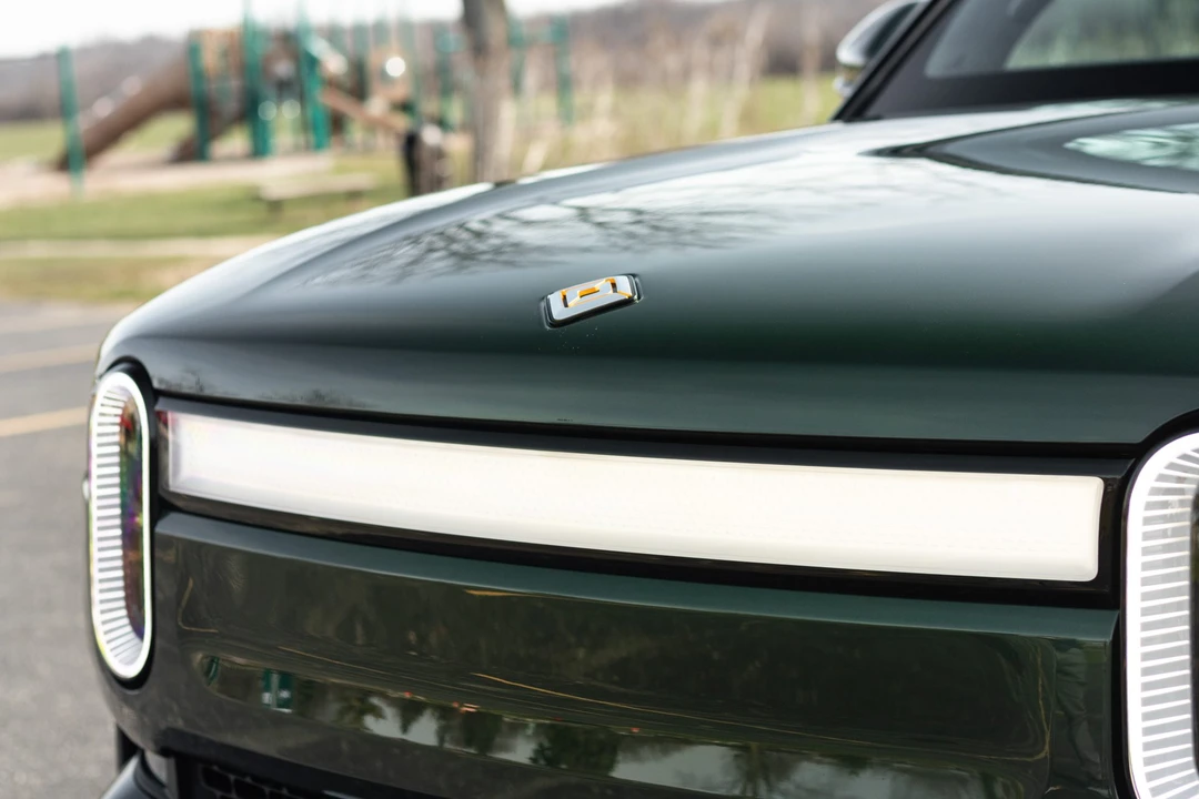 2023 Rivian R1S - Image 15 of 31