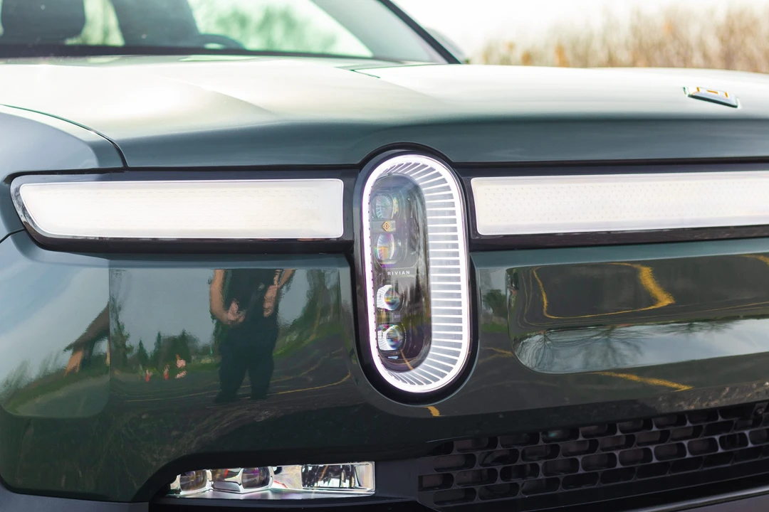 2023 Rivian R1S - Image 13 of 31