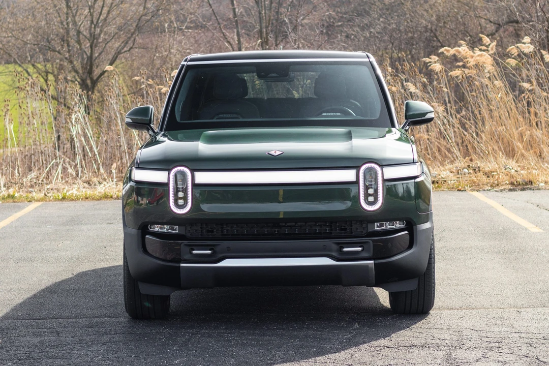 2023 Rivian R1S - Image 10 of 31