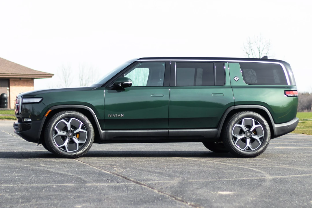 2023 Rivian R1S - Image 8 of 31