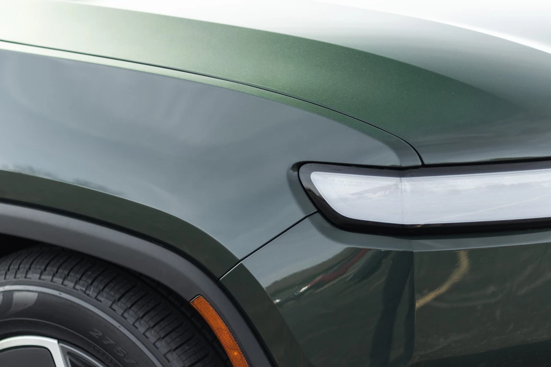 2023 Rivian R1S - Image 12 of 31