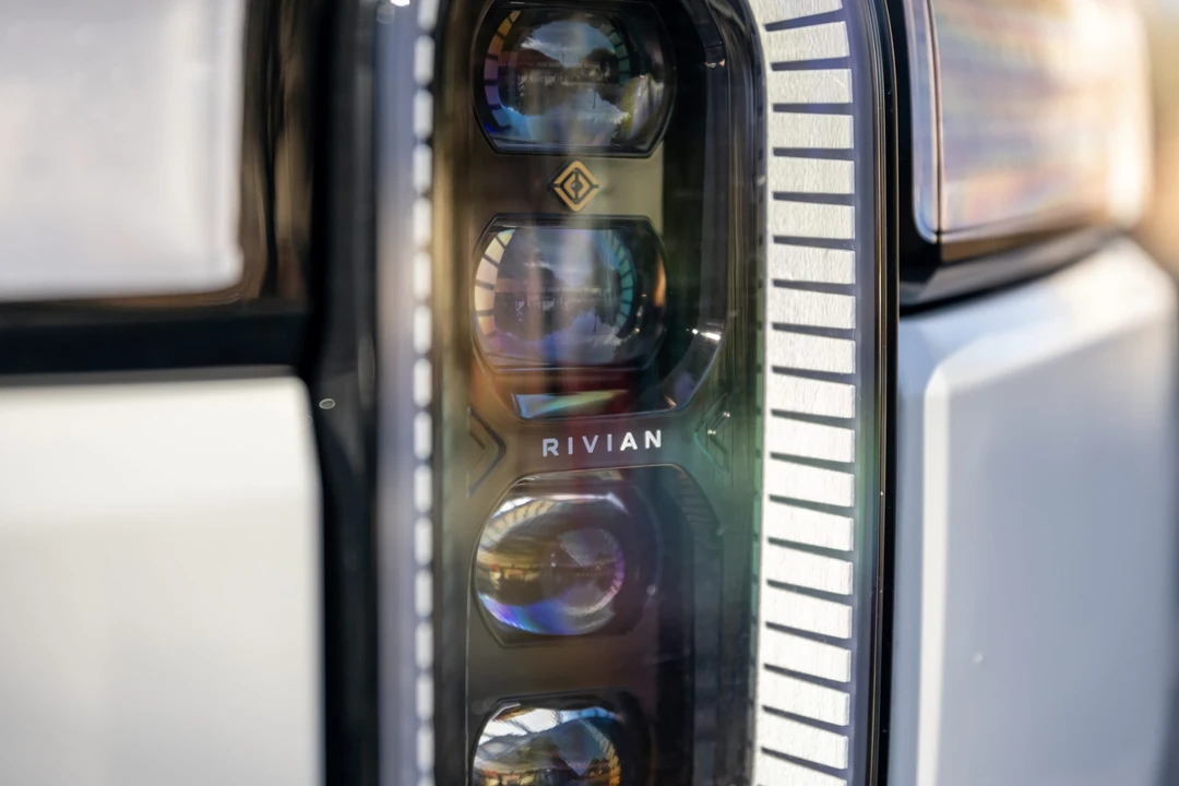 2023 Rivian R1S - Image 13 of 31