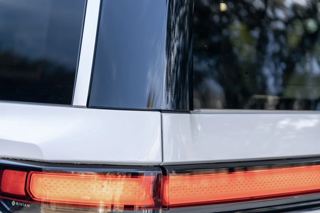 2023 Rivian R1S - Image 21 of 31